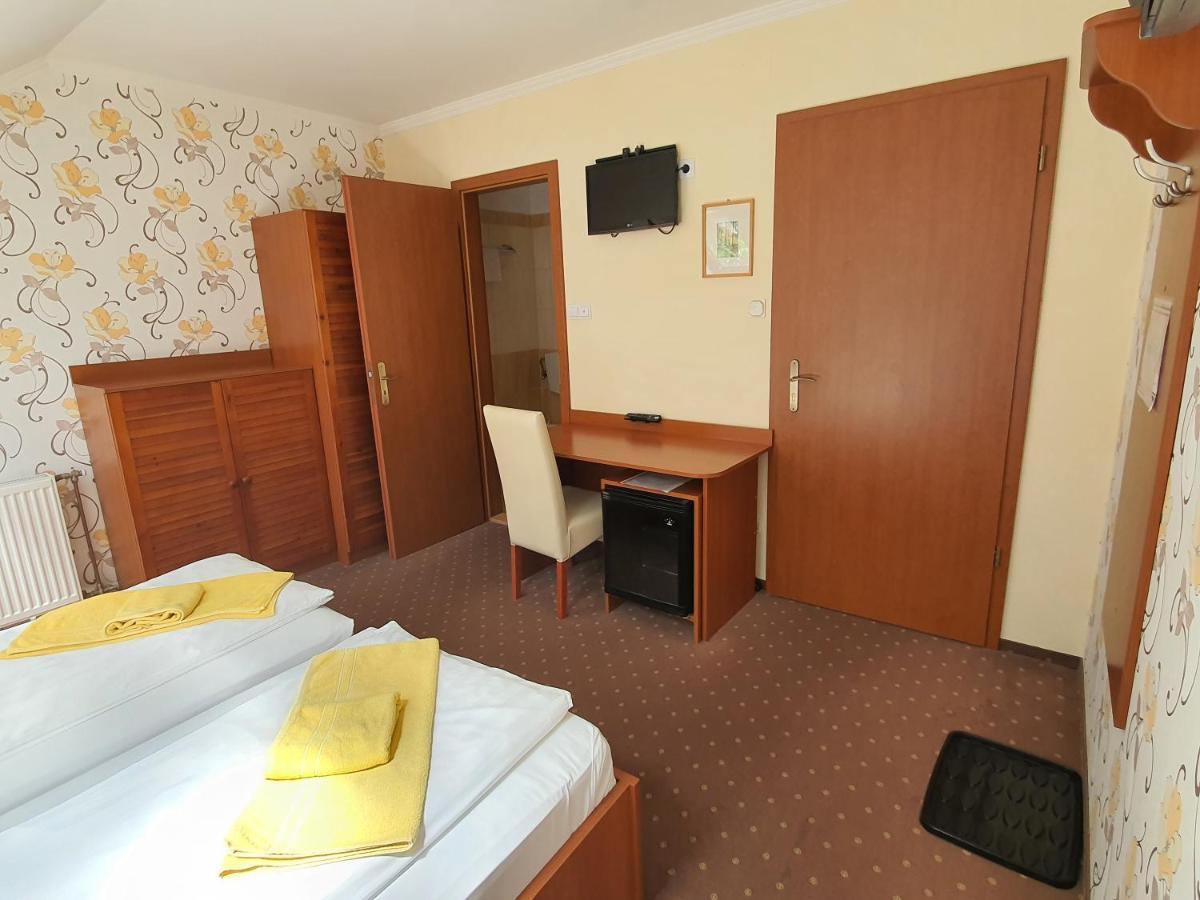 Hotel Platan Szallashely Sándorfalva Exteriér fotografie