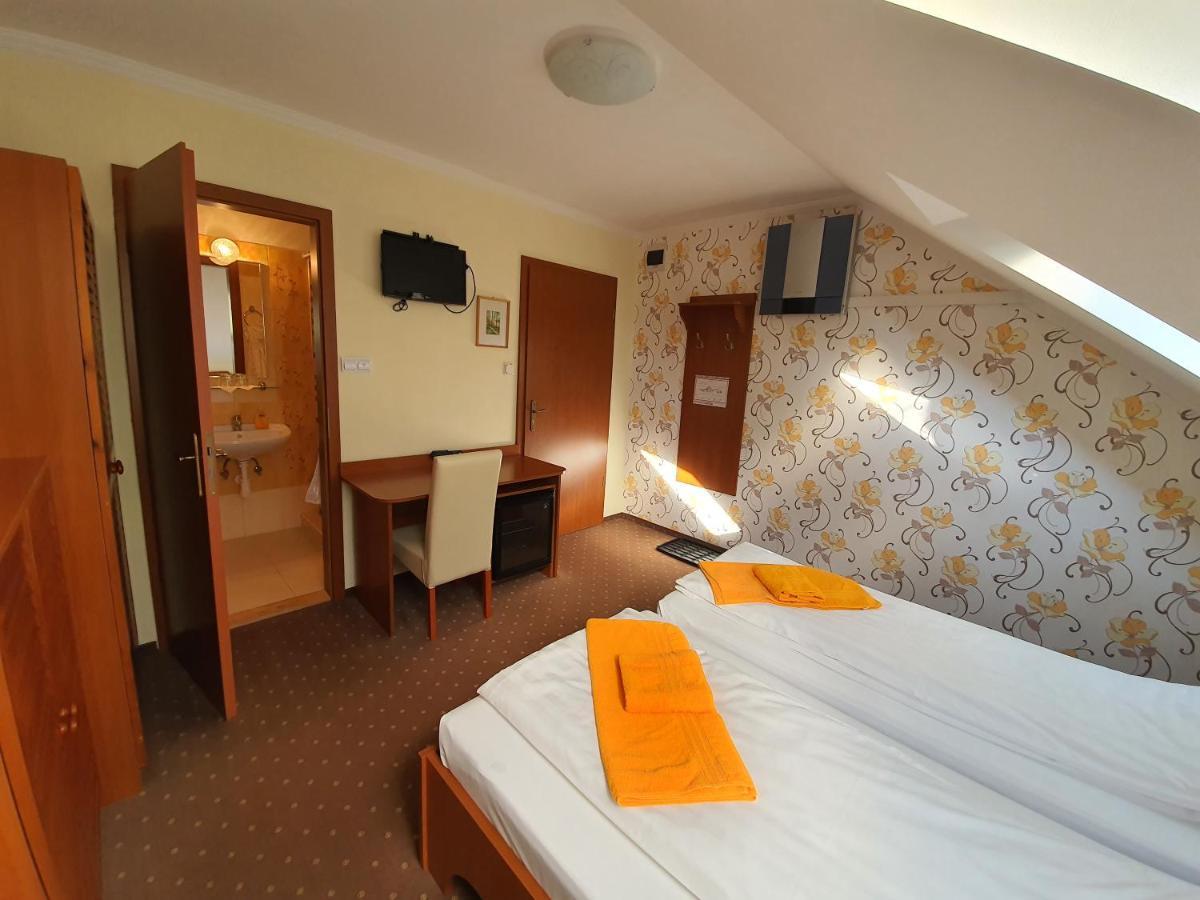 Hotel Platan Szallashely Sándorfalva Exteriér fotografie
