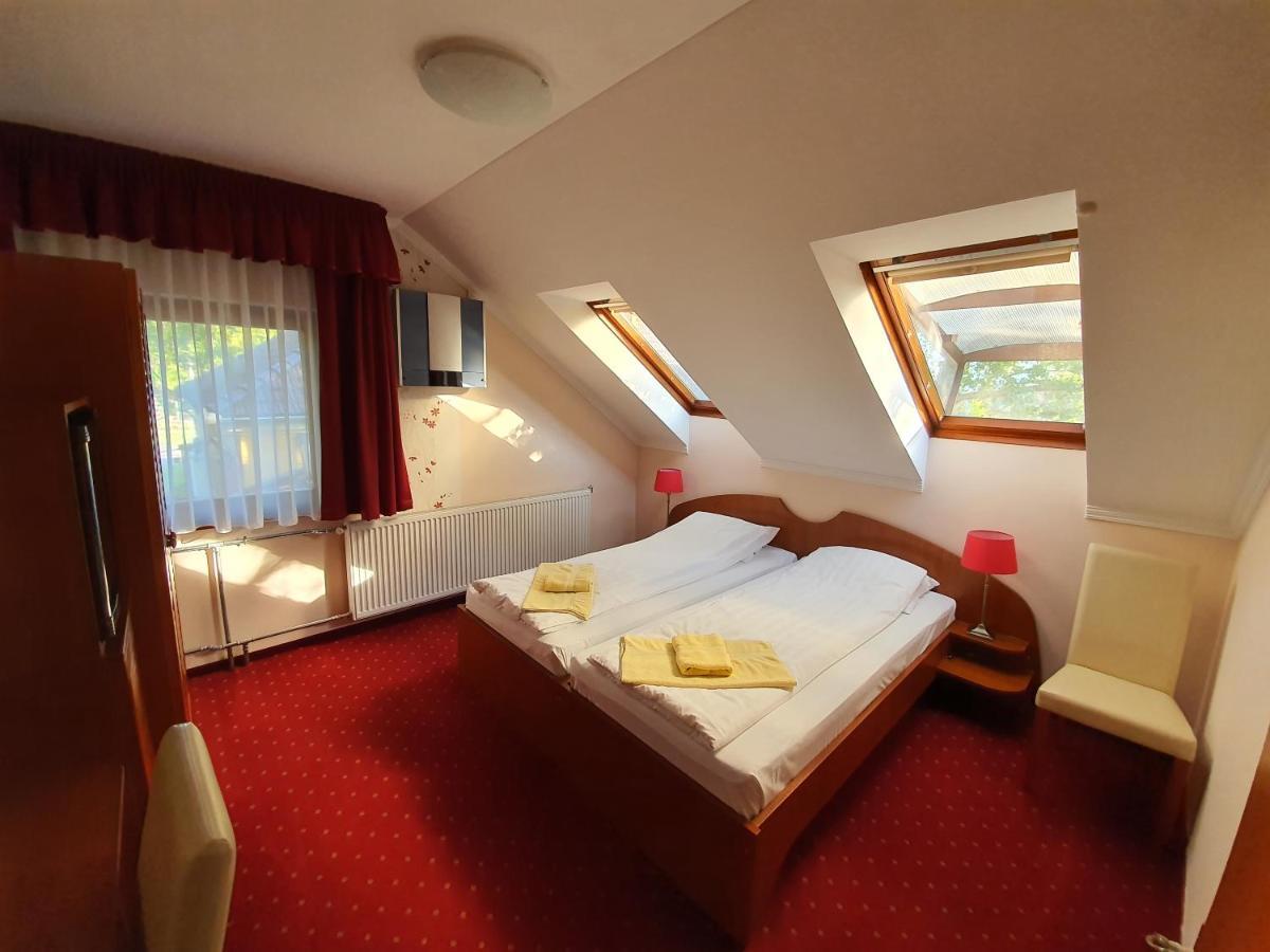 Hotel Platan Szallashely Sándorfalva Exteriér fotografie