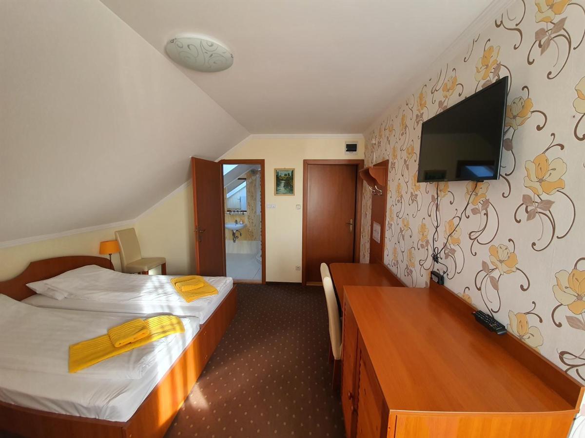 Hotel Platan Szallashely Sándorfalva Exteriér fotografie
